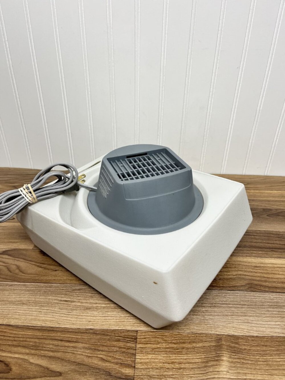 Kaz DynaMist 370F Cool Moisture Humidifier With DynaFilter Air-Cleaning System - Picture 6 of 9
